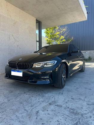 BMW 320i 2.0 16V TURBO GASOLINA SPORT AUTOMÁTICO BMW 320i 2.0 16V TURBO GASOLINA SPORT AUTOMÁTICO
